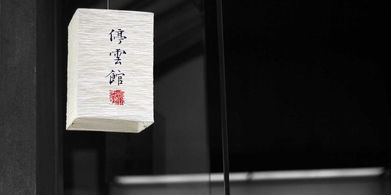 从托尔金中土到埃利利昂：奇幻世界的传承与跨境电商的进口美妆启示